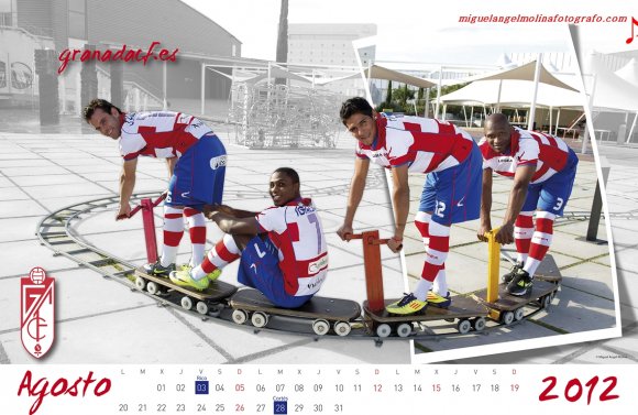 GR01.GRANADA,21/12/11.-
Este jueves se presenta a la afición Granadina el Calendario Oficial del Granada cf 2012 realizado en el parque de las ciencias de Granada.
En la imagen de izquierda a derecha Riveriro, ighalo,franco jara y pamarot paseandose en un trenecito del parque de las ciencias.