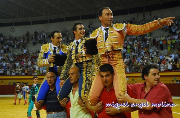 corrida de toros en atarfe fandi, pepin liria y el cid.