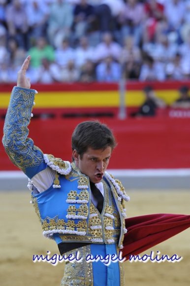 GR01. GRANADA, 22/06/11.-
Dia de toros fiestas del corpus chirsti de Granada con los diestros  el fandi, juli y enrique ponce.
En la imagen el juli en su primer toro.